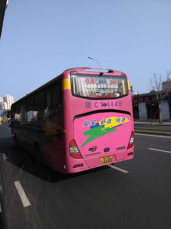 海南海口西站,省际总站的客车